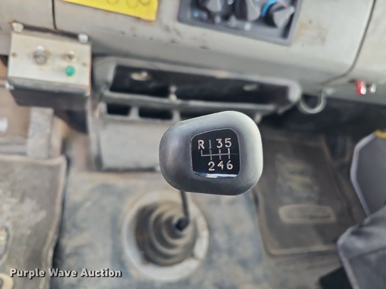 image for item DO4275 1999 Freightliner FL70  bucket truck