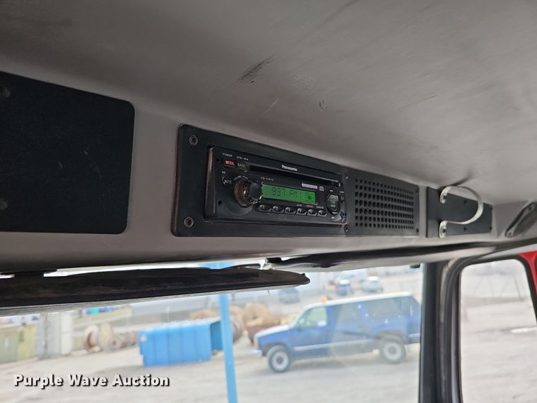 image for item DO4275 1999 Freightliner FL70  bucket truck