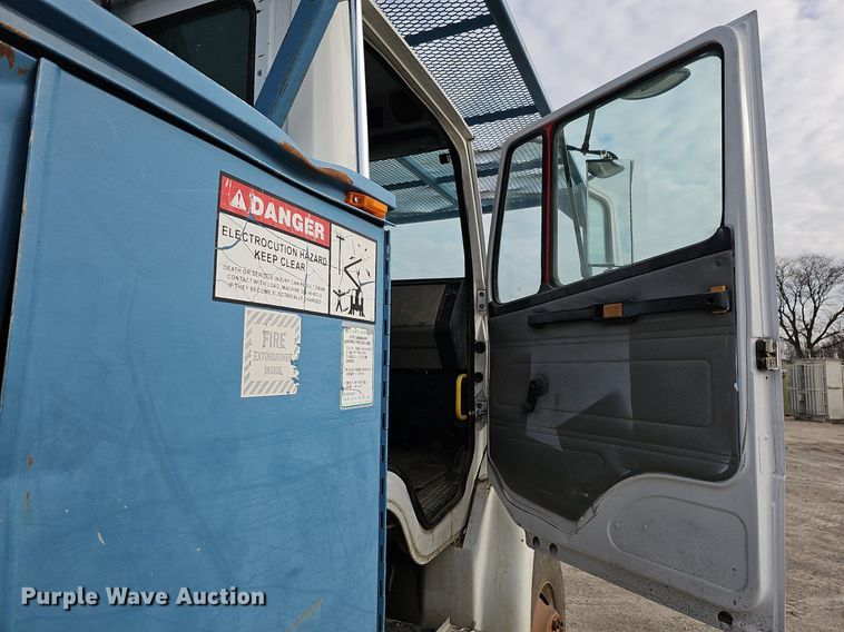 image for item DO4275 1999 Freightliner FL70  bucket truck