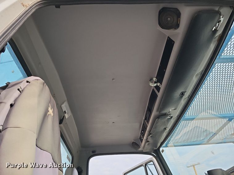 image for item DO4275 1999 Freightliner FL70  bucket truck