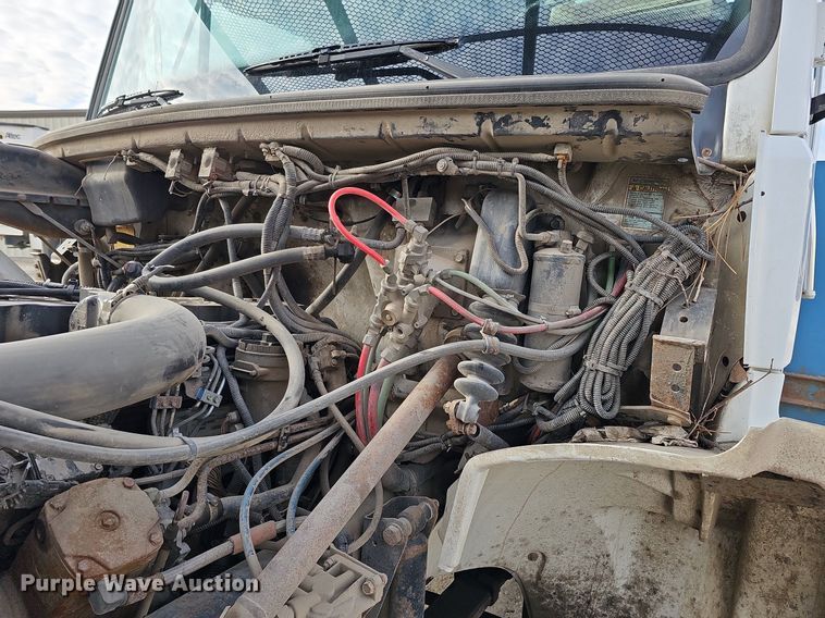 image for item DO4275 1999 Freightliner FL70  bucket truck