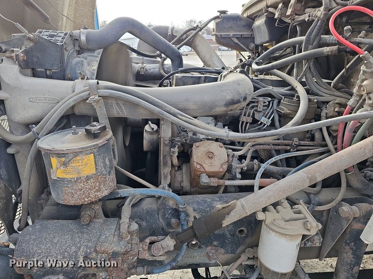 image for item DO4275 1999 Freightliner FL70  bucket truck