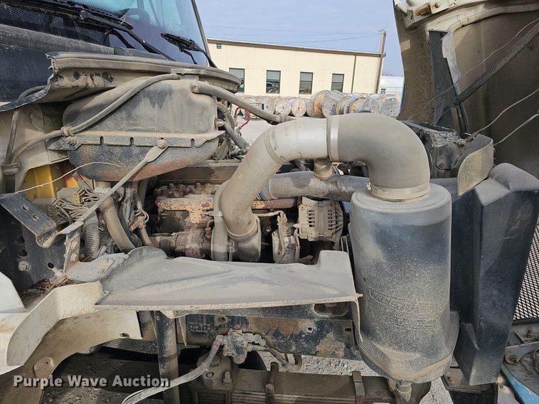 image for item DO4275 1999 Freightliner FL70  bucket truck