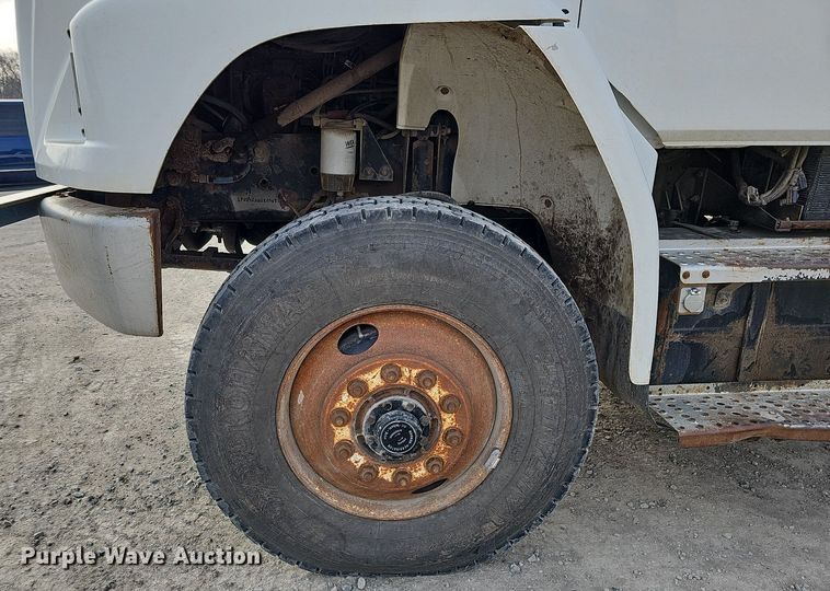 image for item DO4275 1999 Freightliner FL70  bucket truck