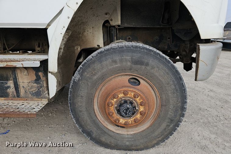 image for item DO4275 1999 Freightliner FL70  bucket truck