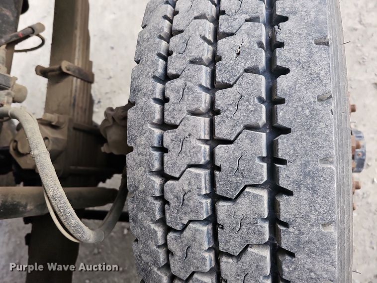 image for item DO4275 1999 Freightliner FL70  bucket truck