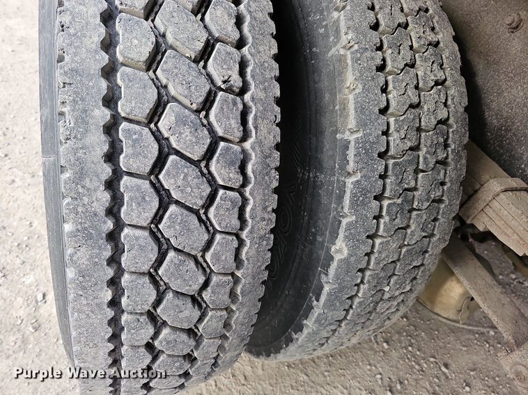 image for item DO4275 1999 Freightliner FL70  bucket truck