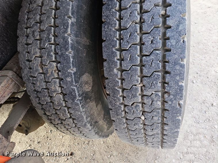 image for item DO4275 1999 Freightliner FL70  bucket truck