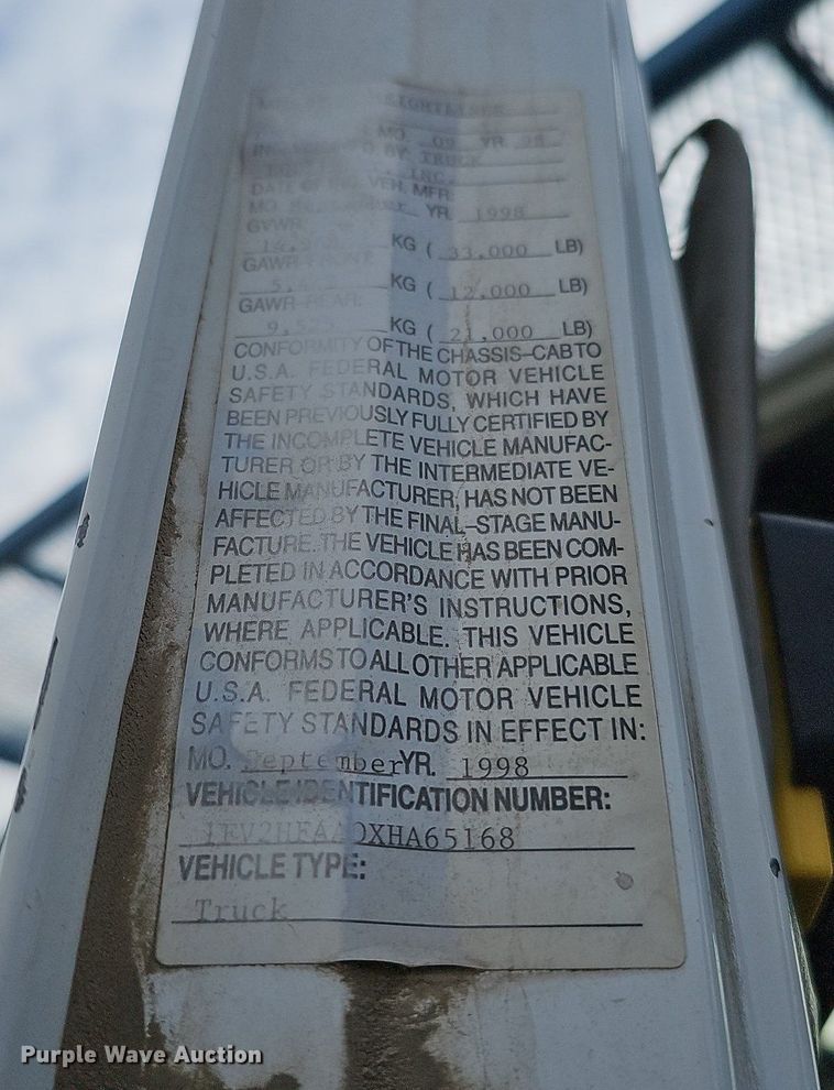 image for item DO4275 1999 Freightliner FL70  bucket truck