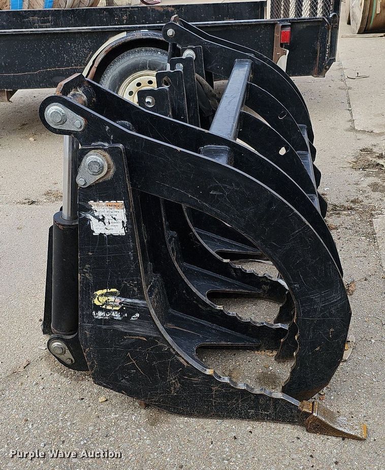 image for item DO4276 72"W skid steer grapple bucket