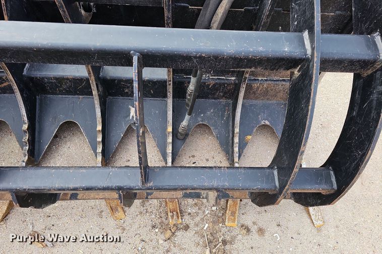 image for item DO4276 72"W skid steer grapple bucket