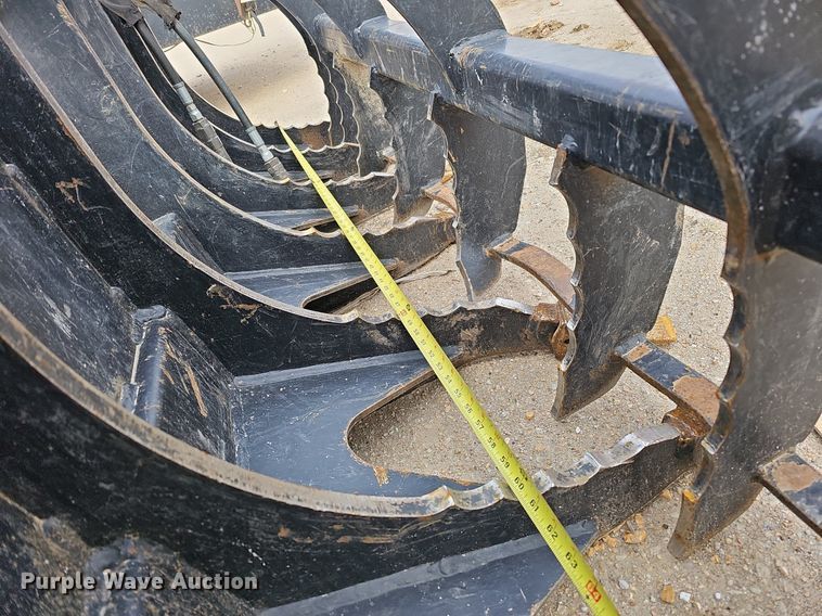 image for item DO4276 72"W skid steer grapple bucket