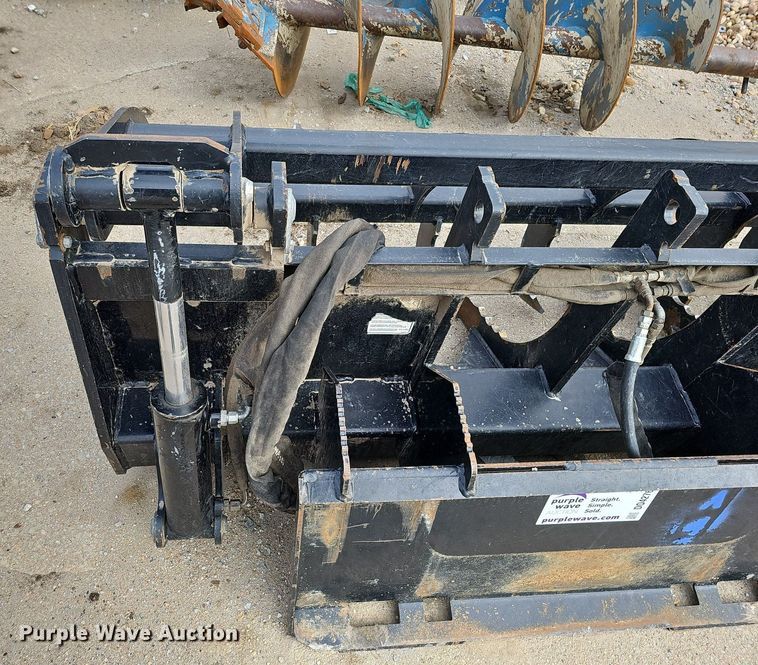 image for item DO4276 72"W skid steer grapple bucket