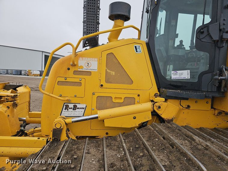 image for item DO4279 2017 Komatsu D61PX-24  dozer