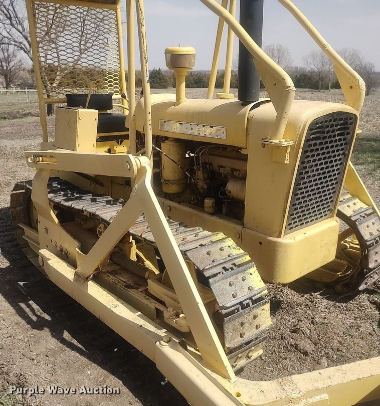 image for item DQ0465 John Deere 1010  dozer