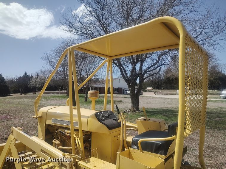 image for item DQ0465 John Deere 1010  dozer