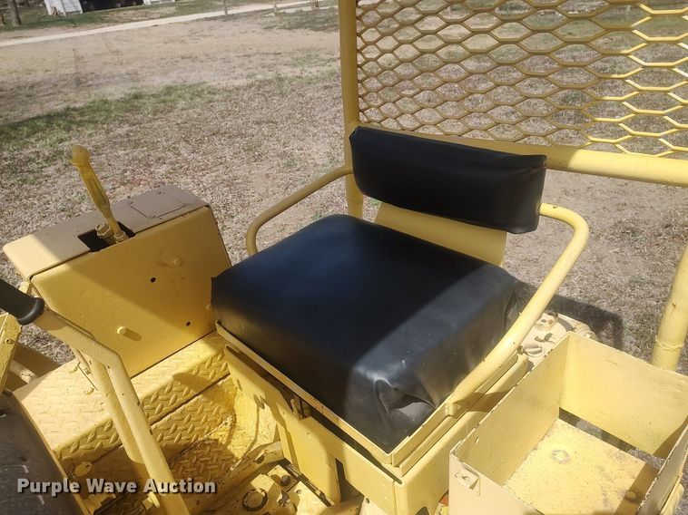 image for item DQ0465 John Deere 1010  dozer