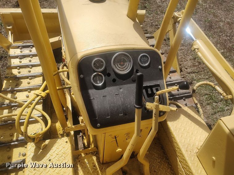 image for item DQ0465 John Deere 1010  dozer