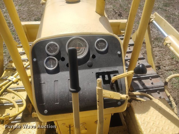 image for item DQ0465 John Deere 1010  dozer