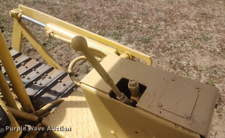 image for item DQ0465 John Deere 1010  dozer