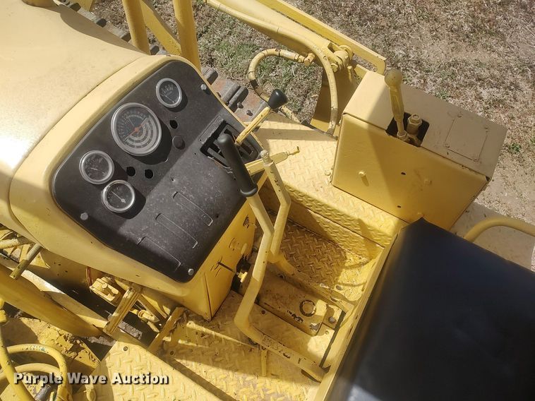 image for item DQ0465 John Deere 1010  dozer