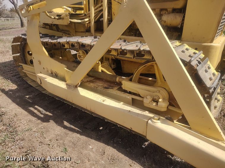 image for item DQ0465 John Deere 1010  dozer