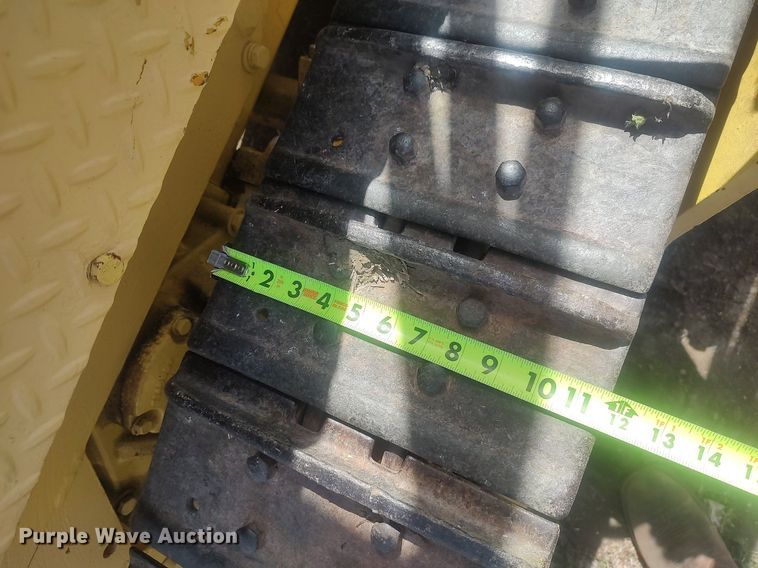 image for item DQ0465 John Deere 1010  dozer