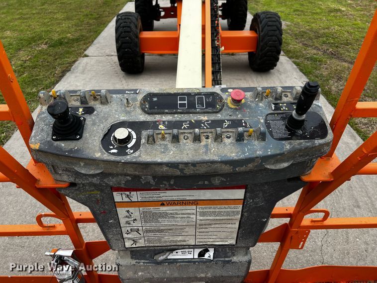 image for item DQ2015 JLG 400S  boom lift