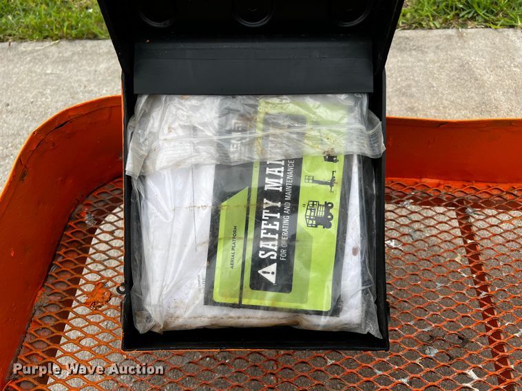 image for item DQ2015 JLG 400S  boom lift