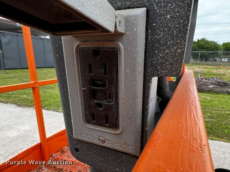 image for item DQ2015 JLG 400S  boom lift