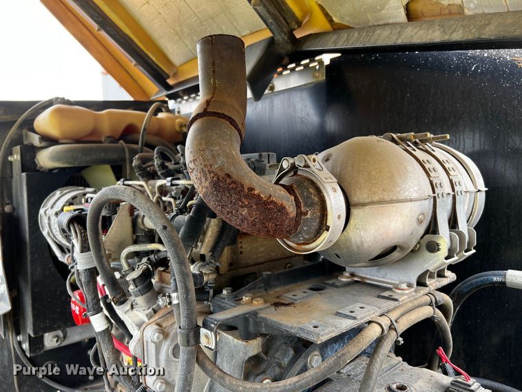 image for item DQ2015 JLG 400S  boom lift