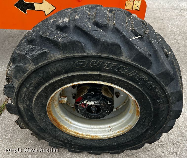 image for item DQ2015 JLG 400S  boom lift