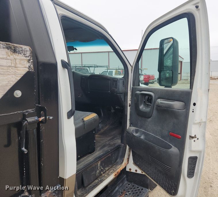 image for item DQ5374 2003 Chevrolet C4500  dump flatbed truck