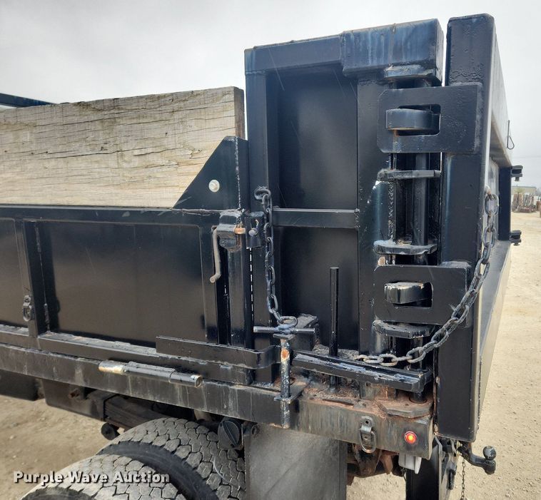 image for item DQ5374 2003 Chevrolet C4500  dump flatbed truck