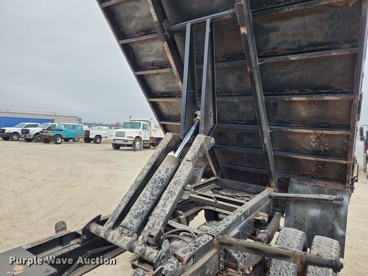 image for item DQ5374 2003 Chevrolet C4500  dump flatbed truck