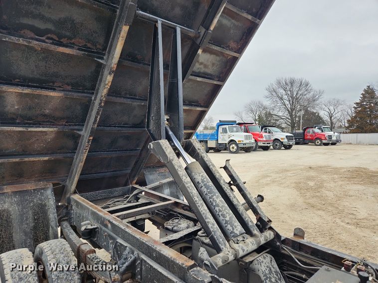 image for item DQ5374 2003 Chevrolet C4500  dump flatbed truck