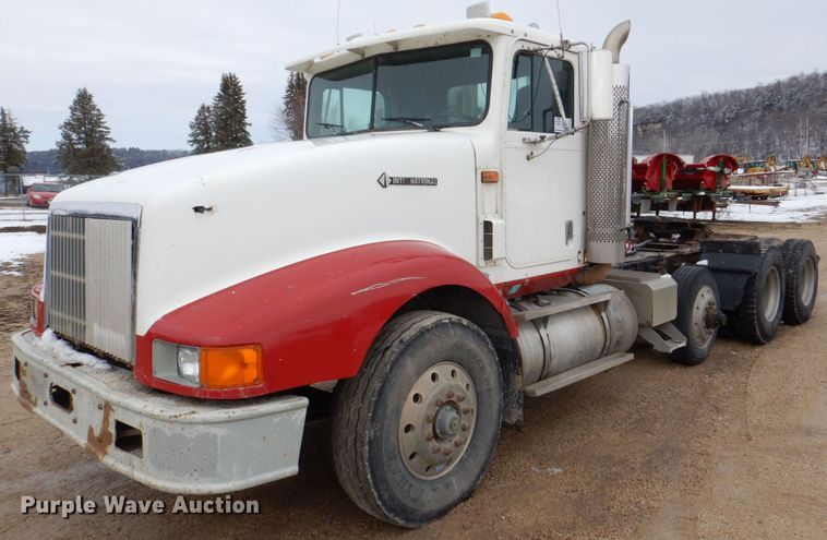 image for item DR4523 1996 International 9400  semi truck