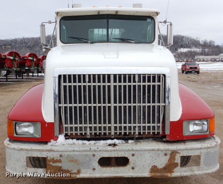 image for item DR4523 1996 International 9400  semi truck