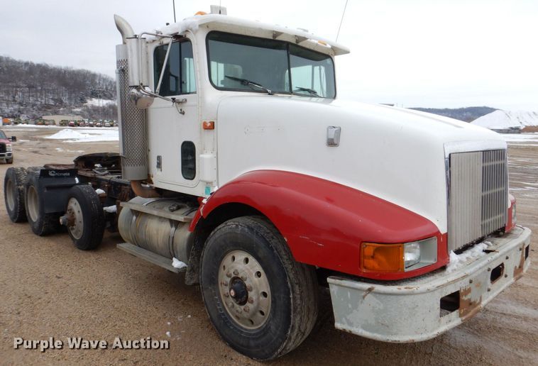 image for item DR4523 1996 International 9400  semi truck