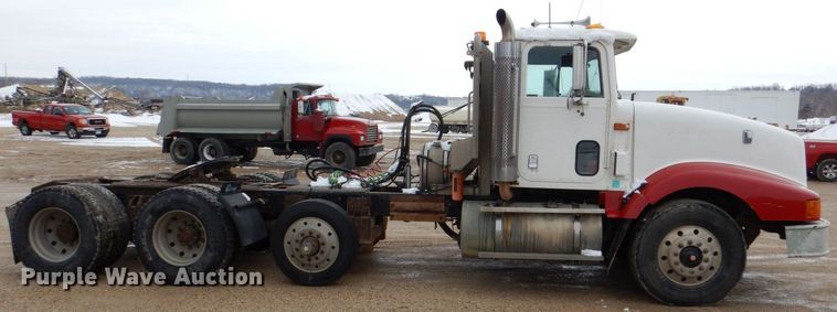 image for item DR4523 1996 International 9400  semi truck