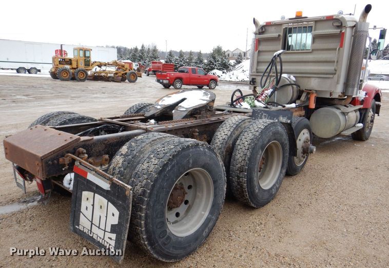 image for item DR4523 1996 International 9400  semi truck