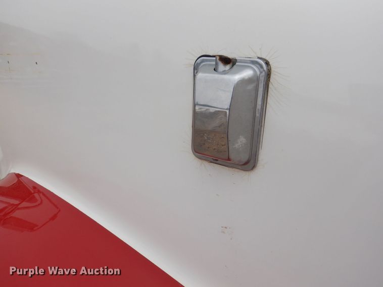 image for item DR4523 1996 International 9400  semi truck