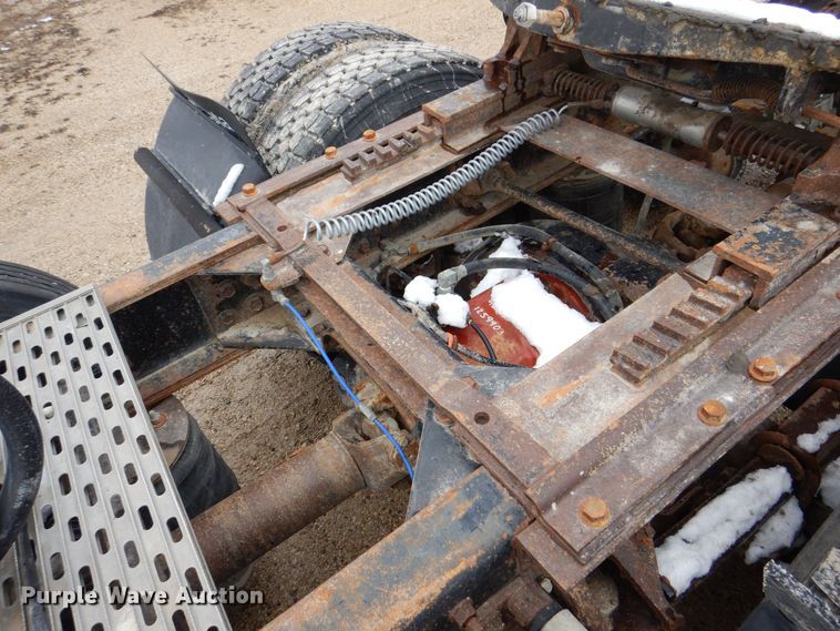 image for item DR4523 1996 International 9400  semi truck