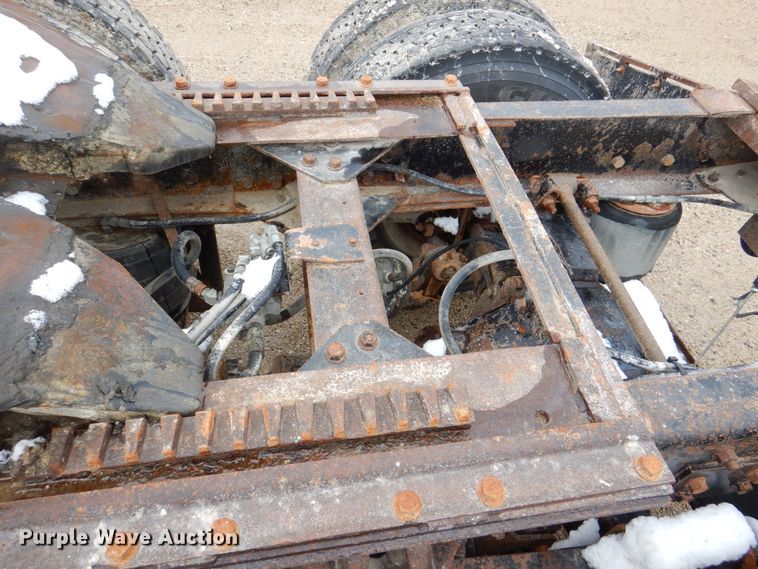 image for item DR4523 1996 International 9400  semi truck