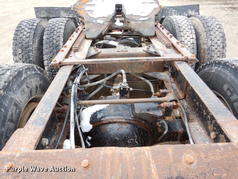 image for item DR4523 1996 International 9400  semi truck