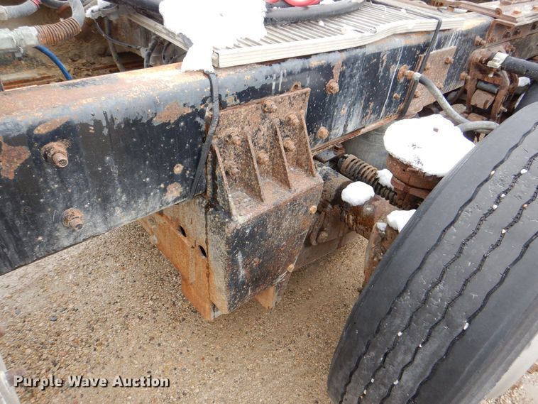 image for item DR4523 1996 International 9400  semi truck