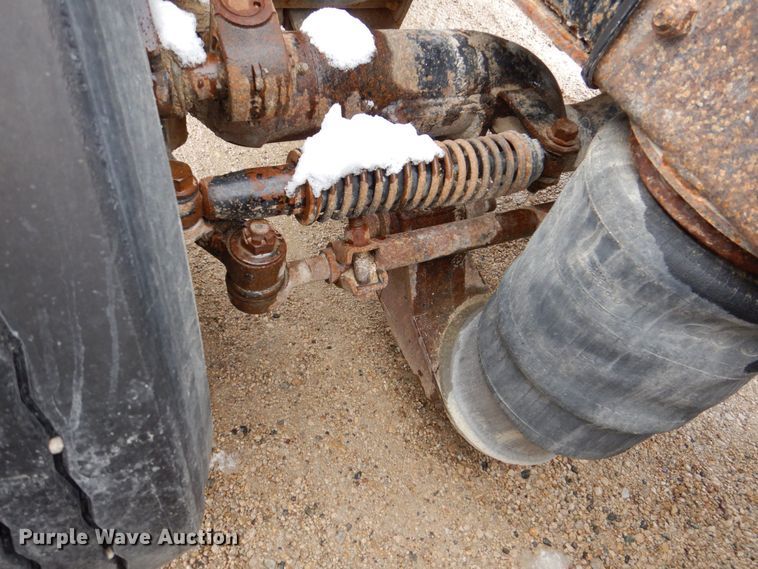 image for item DR4523 1996 International 9400  semi truck