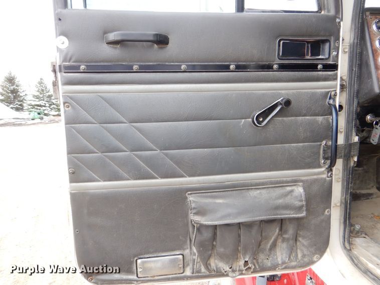 image for item DR4523 1996 International 9400  semi truck