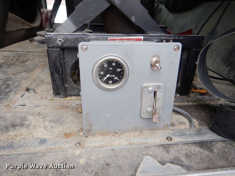 image for item DR4523 1996 International 9400  semi truck