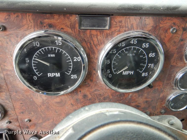 image for item DR4523 1996 International 9400  semi truck